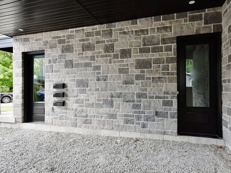 4 Centre St — Photo 2