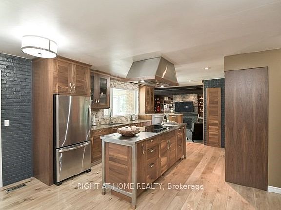 4th image of 2305 Bowmanville Ave