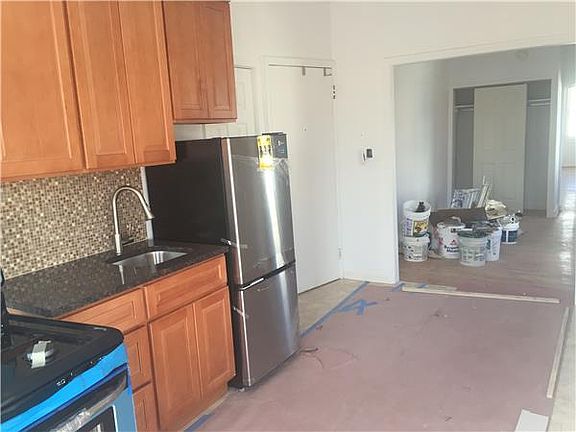 4th image of 431 Humboldt St APT 3L