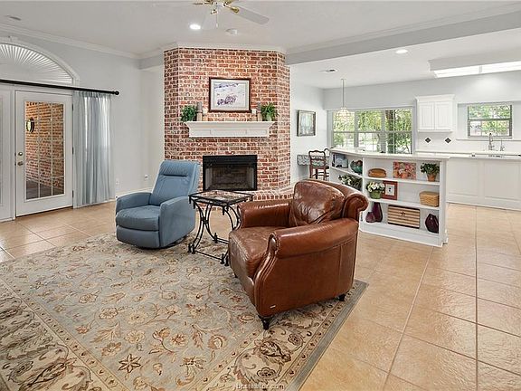 4th image of 707 Royal Adelade Dr