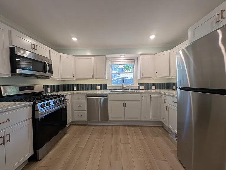 310 Eastern Ave NE — Photo 28