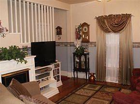 4th image of 1824 Lincoln Ave
