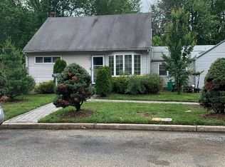 215 Edgeview Rd, Keyport, NJ 07735