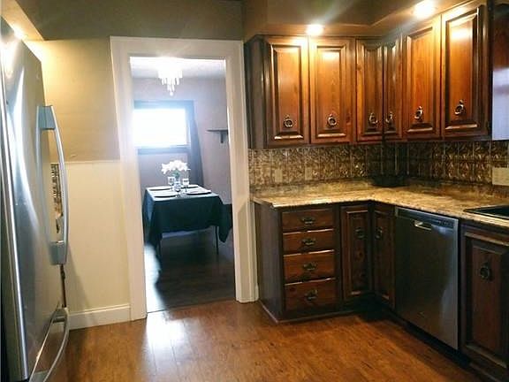 3rd image of 89 Lakin Ave