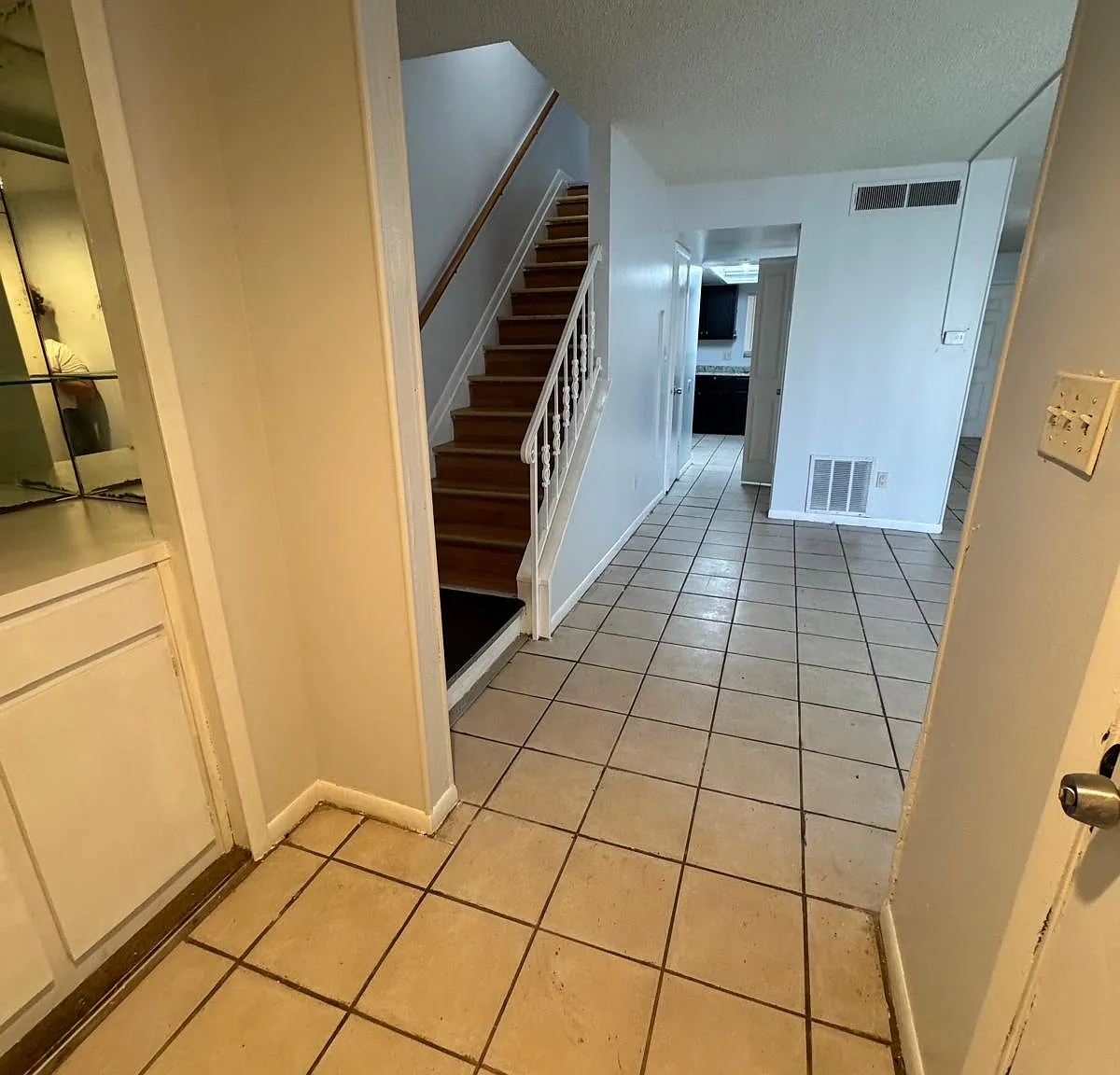 2 bed, 1270 sqft, $1,500 — Photo 1