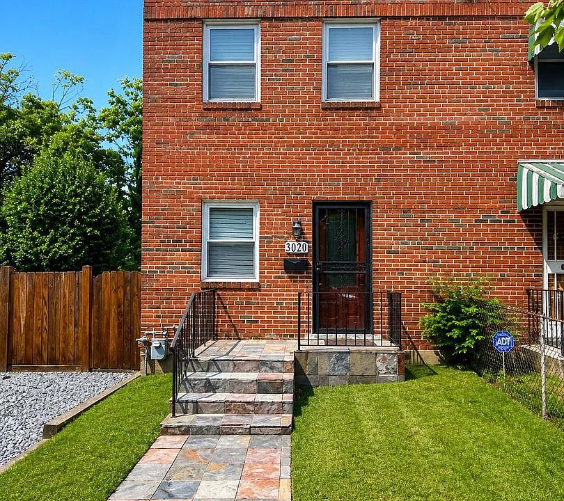 1st image of 3020 24th Pl SE