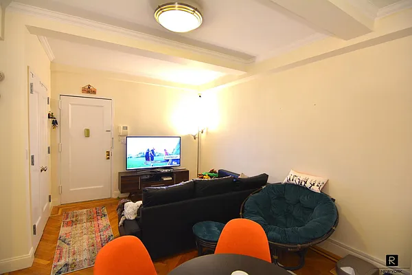 Rented by R New York | media 2