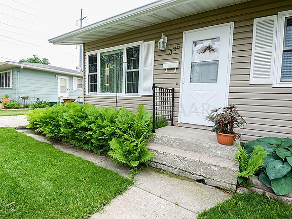 5th image of 325 7th Ave E