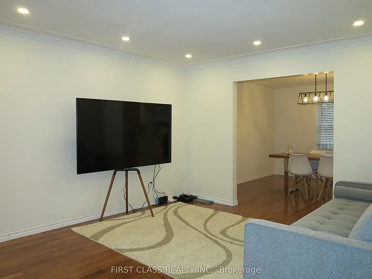 4 Meridene Cres E — Photo 5