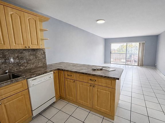 4th image of 8005 Lake Dr APT 404