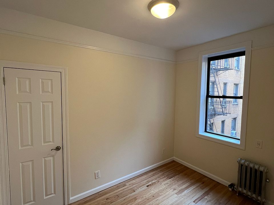 2nd image of 305 W 45th St APT 2B