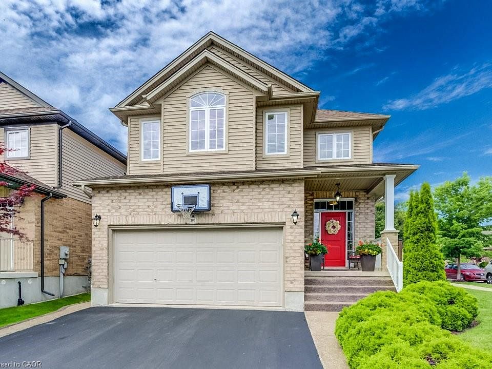 1st image of 300 Watervale Cres
