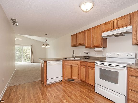 3rd image of 6351 Forest Park Dr
