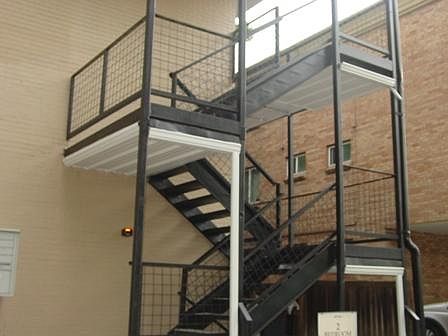2nd image of 140 S Clarkson St #8