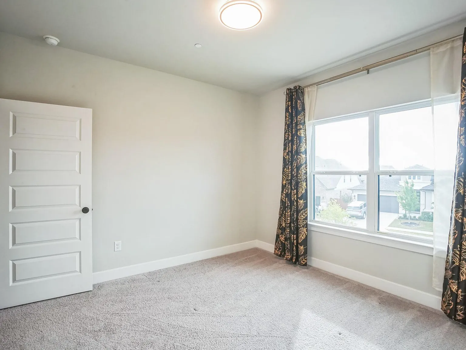 4 bed, 3.5 bath, 3241 sqft, $4,100 — Photo 3