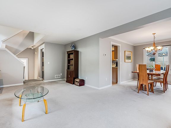 5th image of 32 Clarken Dr