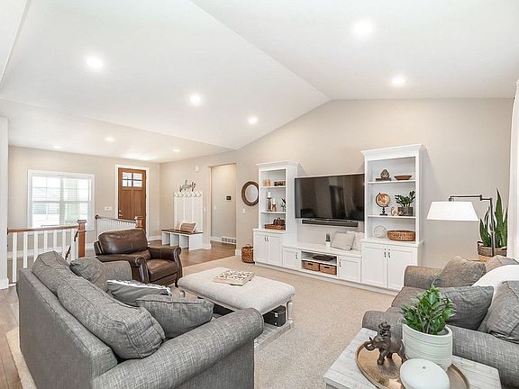 4th image of 4420 Donald Dr