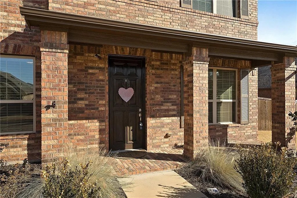 5 bed, 4.5 bath, 3569 sqft, $6,800 — Photo 3