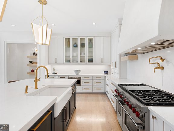 3rd image of 3565 Granton St