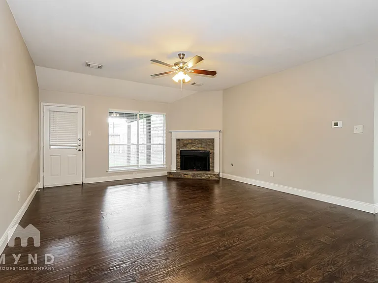 12035 Thornecrest Dr — Photo 7