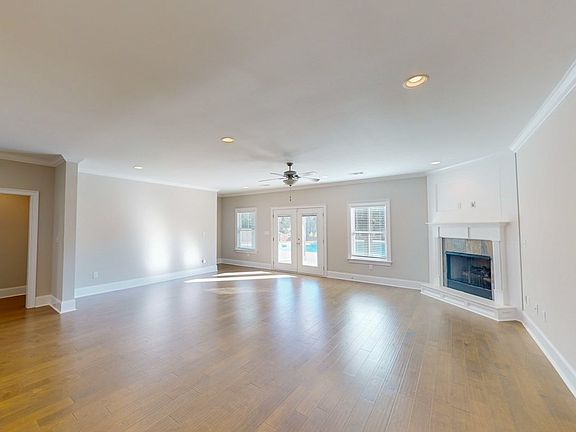 4th image of 637 Charleston Mills Dr