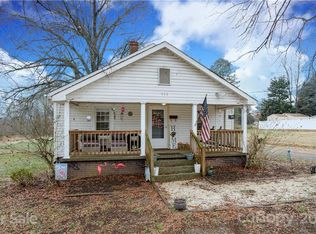 904 3rd St SE, Conover, NC 28613