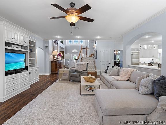 5th image of 1599 Cardinal Rd