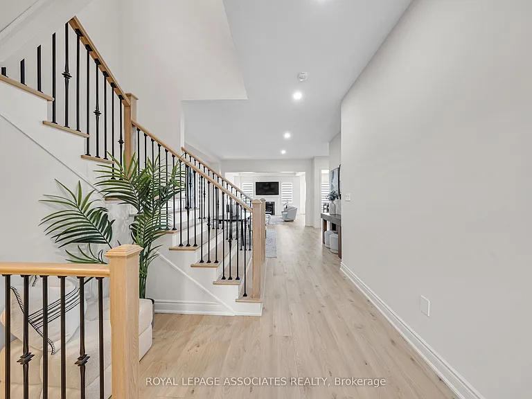 2215 Beckman Cres #UPPER — Photo 5