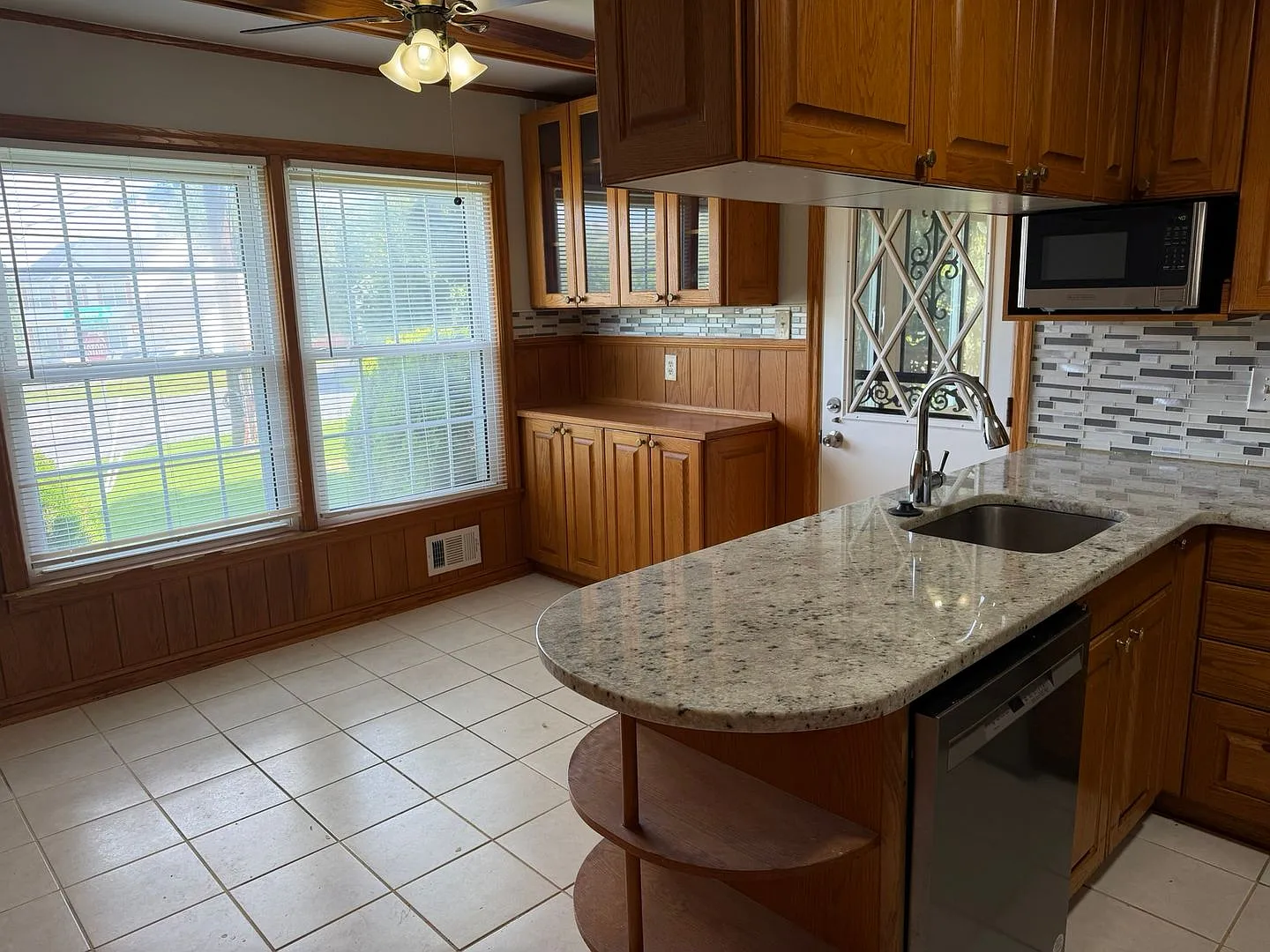 Great Home, Great Location! — Photo 4