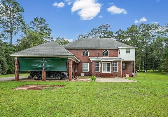 4th image of 1013 Spring Hill Dr