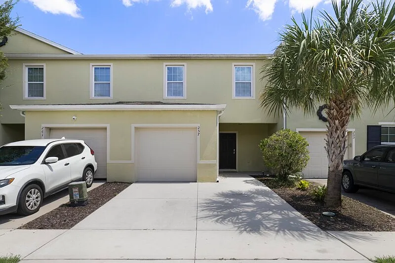 257 Arbor Lakes Dr