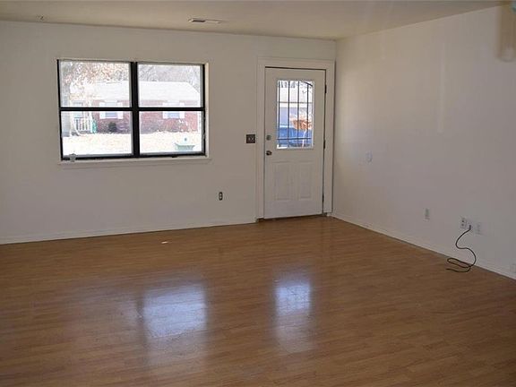 2nd image of 702 N 22nd Pl
