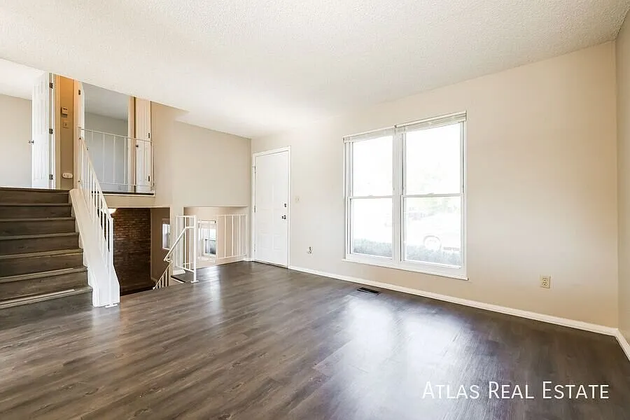 4 Weeks Free Rent & Free 55" Tv If Moved In By 9/15! Spacious & Inviting 3bd/2ba Home In Thornton — Photo 4
