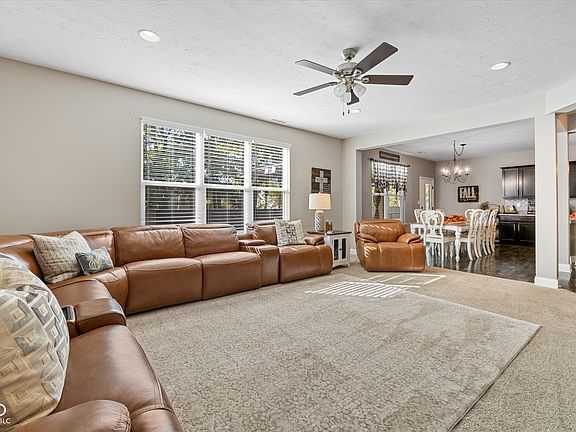 5th image of 433 Carol Dr