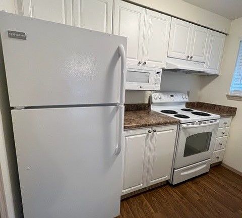5th image of 2819 Tuscany Ln SW #433