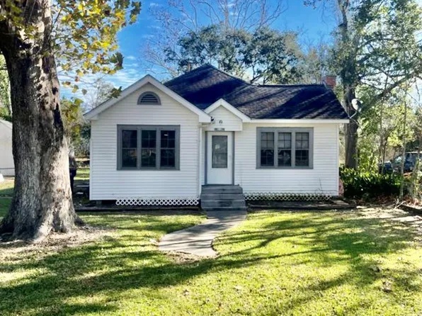 321 S Arcola St, Angleton, TX 77515