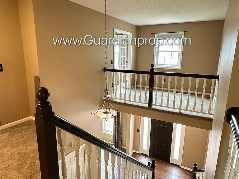 4046 Albany Cir — Photo 10