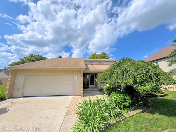 2321 Duke Dr, Troy, MI 48085