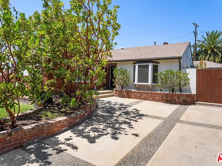 13207 Lake St — Photo 16