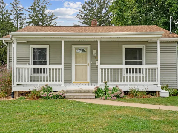 1835 Bunker Hill Rd, Dubuque, IA 52001