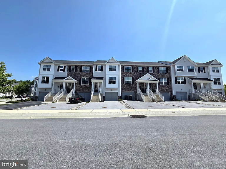 1883 Boulder Dr — Photo 1