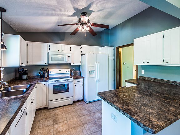 3rd image of 4653 Kingsbury Dr