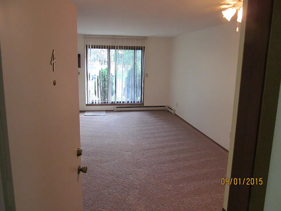 hallway entry veiw into Dining/ Living rooms