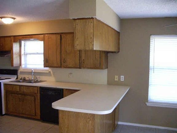 5th image of 2218 Caroline Ct
