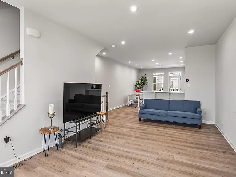 24 Sidney Ln — Photo 11
