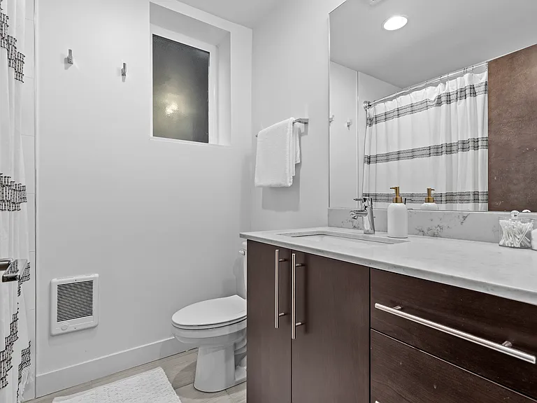233 E Shelby St — Photo 18