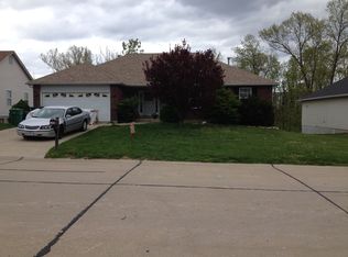 1042 Reddington Timbers Dr, Saint Charles, MO 63304
