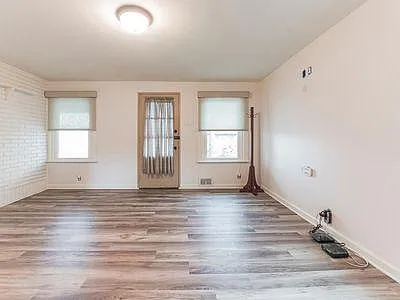 209 W High St — Photo 4