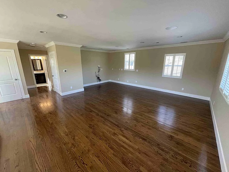 4432 Bakman Ave — Photo 23