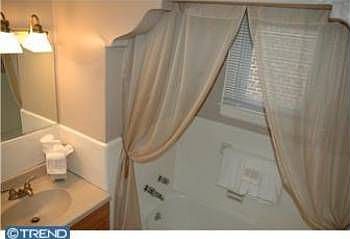 4th image of 2632 Eldon Ave